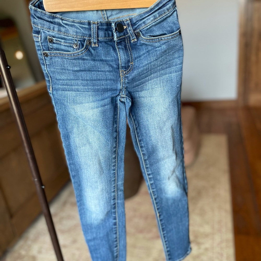 Girls size 7 Levi’s